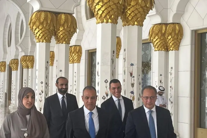 وزير الخارجية يزور ضريح مؤسس دولة الإمارات “الشيخ زايد آل نهيان”