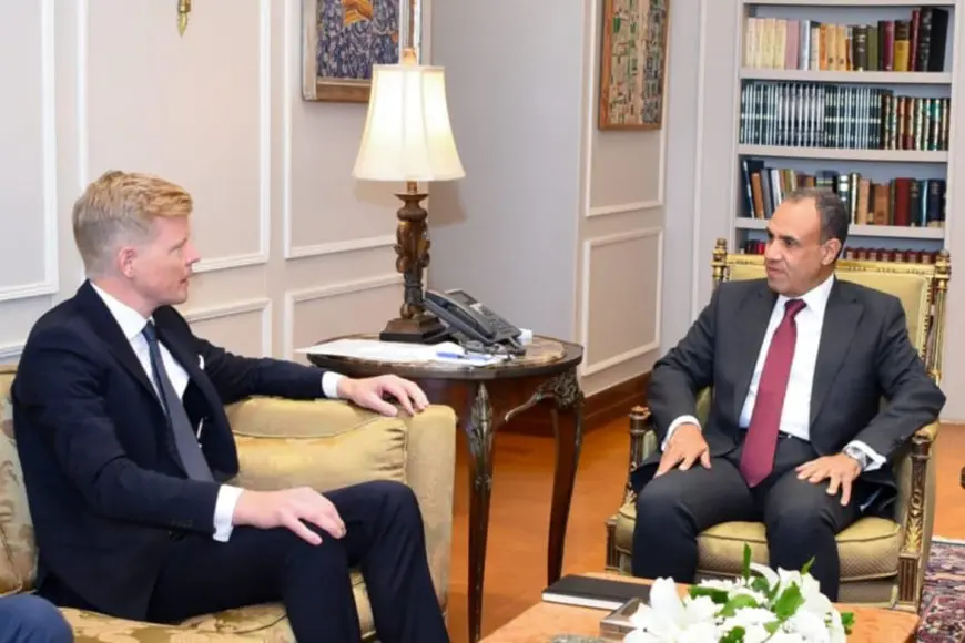 وزير الخارجية والهجرة يستقبل المبعوث الأممي لليمن