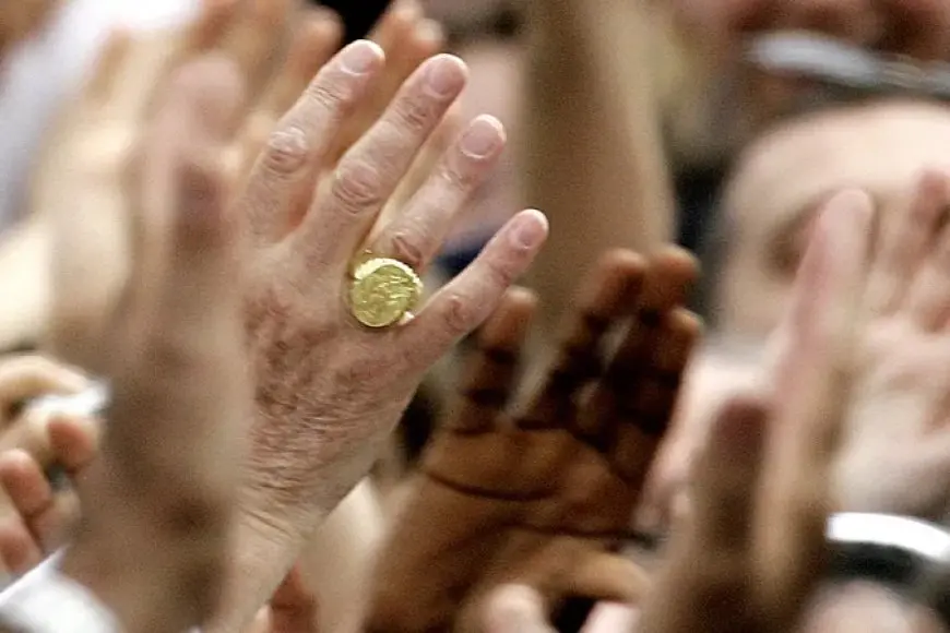 الفاتيكان يكسر خاتم الصياد بعد وفاة البابا.. ما السبب وراء ذلك؟