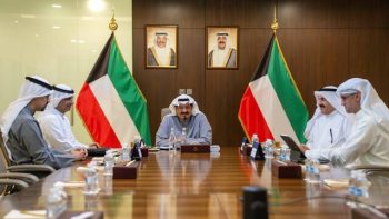 رئيس مجلس الوزراء الكويتي يقود اجتماعاً لبحث مستجدات الاقتصاد الوطني