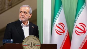 الرئيس الإيراني يعتذر لدول الجوار ويؤكد عدم وجود عداوة معها