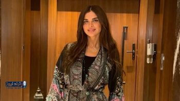بشرى تسرق الأضواء بعباءة لافتة في ظهور مبهر