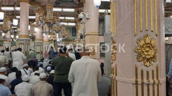 المسجد النبوي يشهد إقبالًا غير مسبوق للمصلين في ليلة السابع والعشرين من رمضان