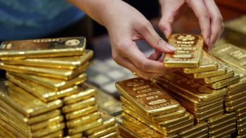 أسعار الذهب ترتفع عالميًا مجددًا بعد انخفاض حاد لتصل إلى 4400 دولار