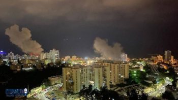 حزب الله يستهدف حيفا بصواريخ في تصعيد نوعي بالجبهة الشمالية