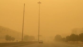 مركز المناخ يوجه تحذيراً عاجلاً للمسافرين وقائدي المركبات على الطرق السريعة بسبب تقلبات الطقس