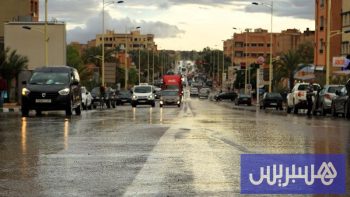 الأرصاد الجوية تكشف عن أسباب تقلبات الطقس في المملكة مع أمطار وبرَد ورياح