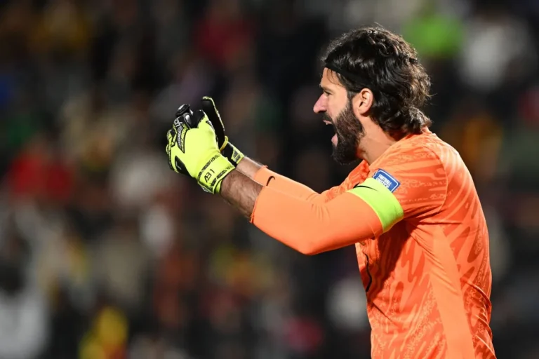 أليسون: تركيز ليفربول على «البريميرليغ» أضاع دوري الأبطال