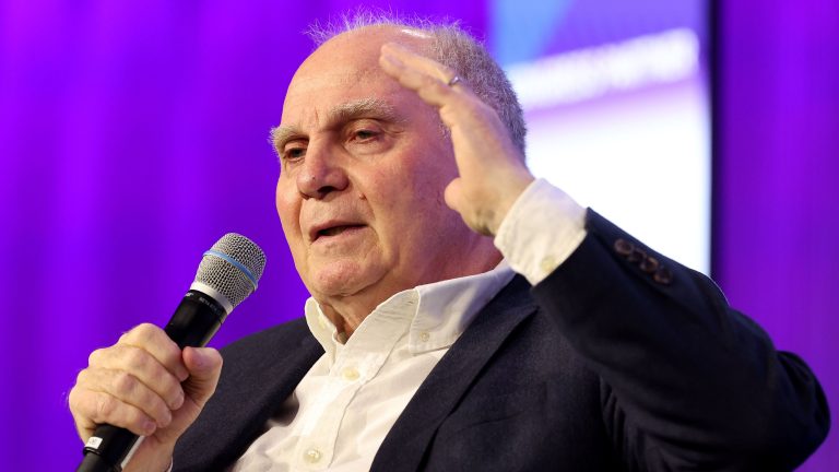 "إذا كان إيزاك يساوي 150 مليونًا، فإن هاري يساوي 250 مليونًا": الرئيس الفخري لنادي بايرن ميونيخ أولي هونيس يوجه انتقادًا جديدًا لنادي ليفربول | العربية Goal.com