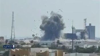 إصابة ثلاثة أشخاص وأضرار مادية بجامعة في المحرق جراء سقوط شظايا صاروخية