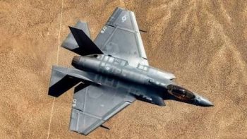 طائرة F-35 أمريكية تتعرض لإصابة فوق بندر عباس وتهبط في الظفرة