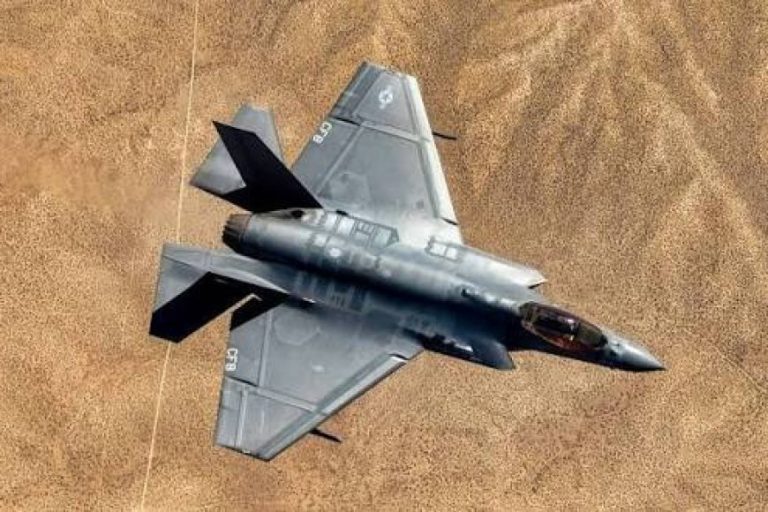 إصابة طائرة F-35 أمريكية فوق بندر عباس وهبوطها بالظفرة