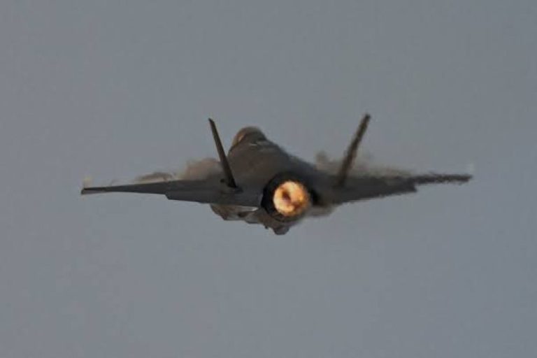 إصابة مقاتلة F-35 أمريكية بنيران إيرانية وهبوطها اضطرارياً في دولة مجاورة