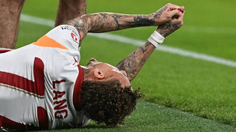 إصبع لاعب غالاطة سراي يصنع أزمة مع ليفربول