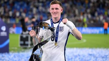 إليوت أندرسون يعلق أخيراً على أنباء رغبة مانشستر سيتي وليفربول في التعاقد معه