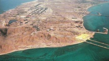 إيران تعزز انتشارها العسكري تحسباً لهجوم أمريكي محتمل على جزيرة خارك