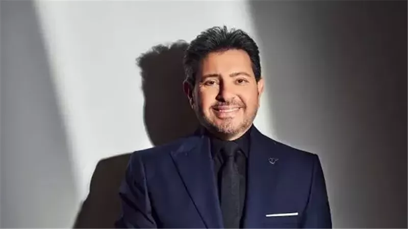 لفتة إنسانية.. وزير الصحة يزور الفنان هاني شاكر ويطمئن على صحته