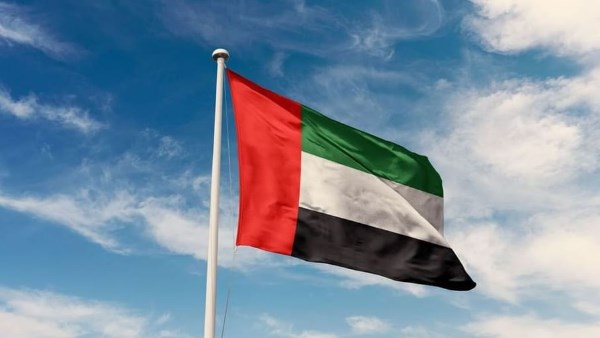 الإمارات: الدفاعات الجوية تتصدى لصواريخ ومسيرات إيرانية