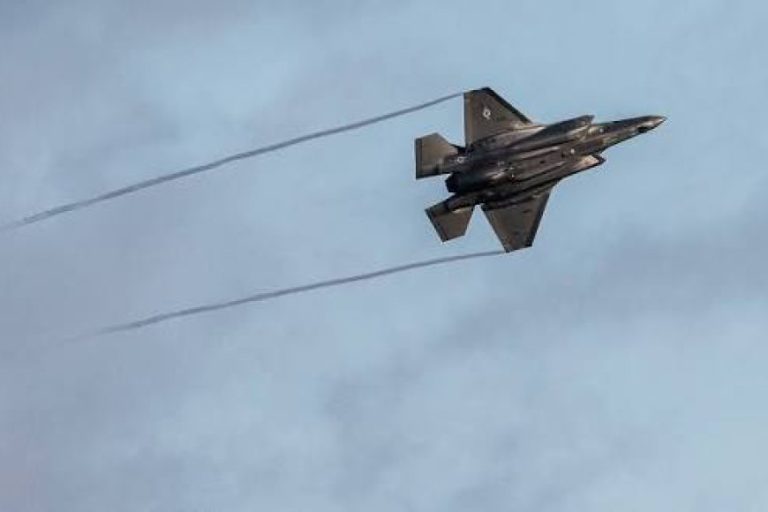 الجيش الإيراني يستهدف مقاتلات F-35 الأمريكية بقاعدة الأزرق