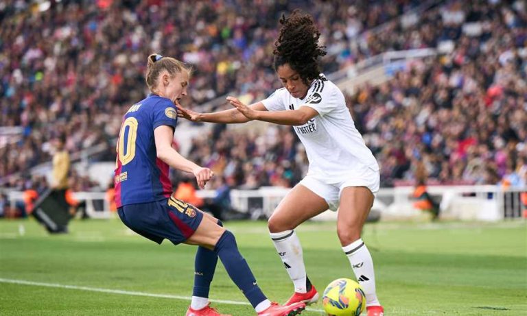 الحضور الكامل يقترب.. برشلونة يبيع 25 ألف تذكرة لكلاسيكو أبطال أوروبا