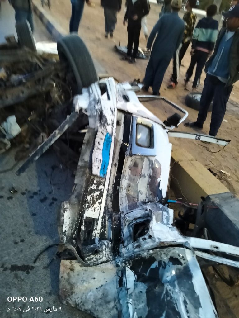 الصور الأولي لحادث تصادم سيارتين بطريق الإسماعيلية مصر الصحراوي