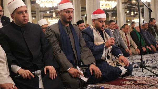 القارئ محمد أحمد حسن يؤم المصلين ليلة 21 رمضان بمسجد الفتاح العليم