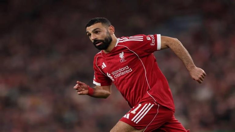 المدير الإداري السابق في ليفربول يكشف كواليس رحيل محمد صلاح مجانا