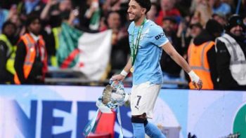 برشلونة يدرس التعاقد مع عمر مرموش خليفة ليفاندوفسكي