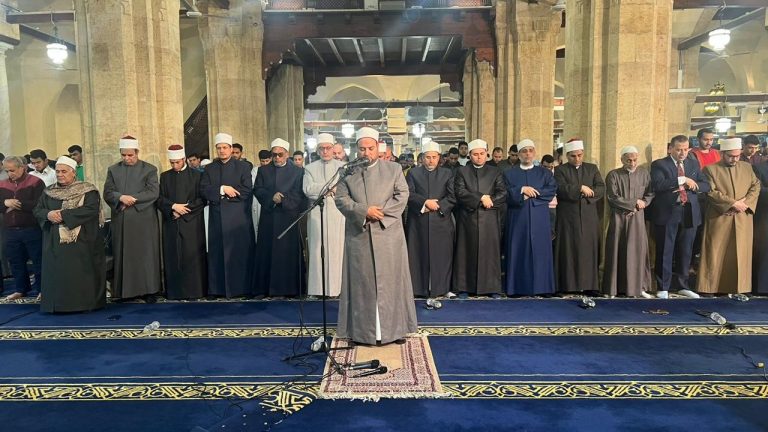 بث مباشر شعائر صلاتي العشاء والتراويح من الحرمين في ليلة 21 رمضان