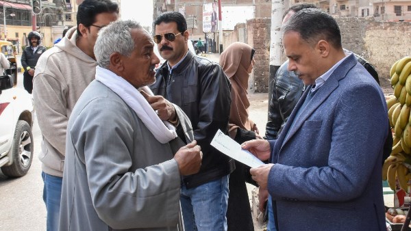 بطول 1.5 كم وتكلفة 6 مليون جنيه.. توسعة ورصف طريق كوبري البحر / أبو طبل بمنيا القمح