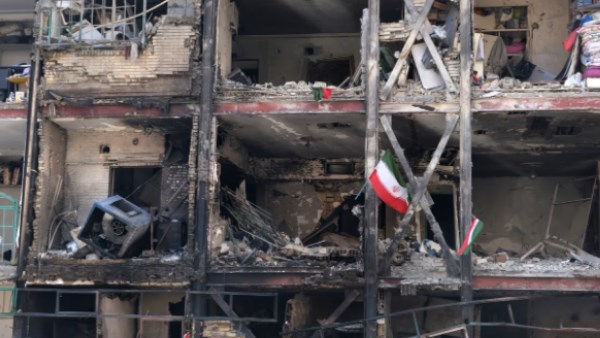 ترامب: أفكر في السيطرة على مضيق هرمز