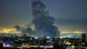 دخان كثيف يتصاعد من محيط مصفاة نفط في البحرين
