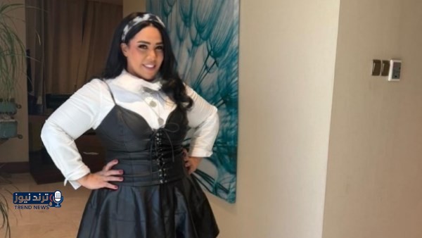 جوري بكر تستعرض أناقتها بالجلد الأسود