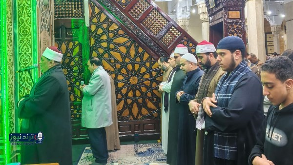 حزن شديد.. المئات يشيعون جنازة زوجة الشحات مبروك بمسقط رأسه بكفر الشيخ| شاهد