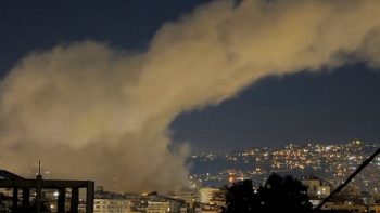 دخان كثيف يتصاعد من مصفاة بابكو البحرينية بعد استهدافها بمسيرة إيرانية