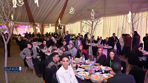 رئيس جامعة القاهرة يستعرض تقريرا عن أهم أنشطة مركز اللغات الأجنبية والترجمة التخصصية