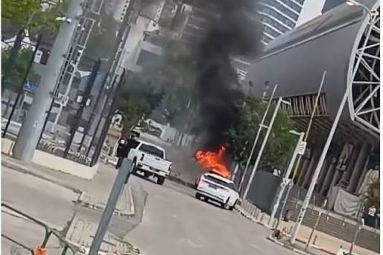 سقوط صواريخ إيرانية في تل أبيب وأضرار جسيمة بوسط إسرائيل