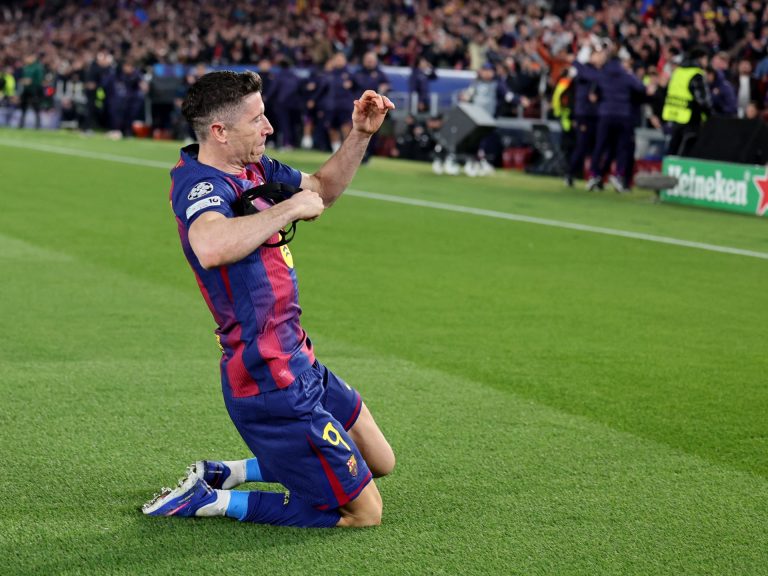 شرط برشلونة لتجديد عقد المهاجم ليفاندوفسكي | رياضة | الجزيرة نت