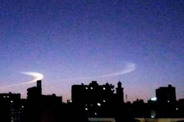 ظهور أجسام ضوئية غريبة في سماء مصر وحقيقة علاقتها بانفجارات شمسية