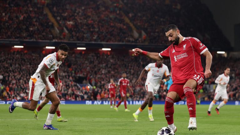 فيديو | "هل يشارك بملحق كأس العالم؟" .. لاعب ليفربول السابق متجاهلًا صلاح: ليس وقته الآن! | العربية Goal.com