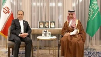 السعودية تؤكد حقها في الرد وتحظر مجالها الجوي