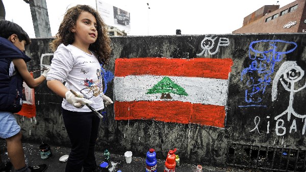 كارثة إنسانية في بيروت.. نساء يلدن في الشوارع هربا من القصف الإسرائيلي