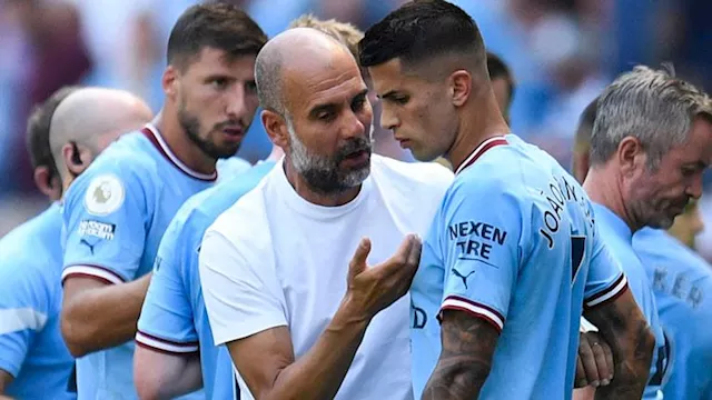 كانسيلو يقترب من الاستمرار مع برشلونة