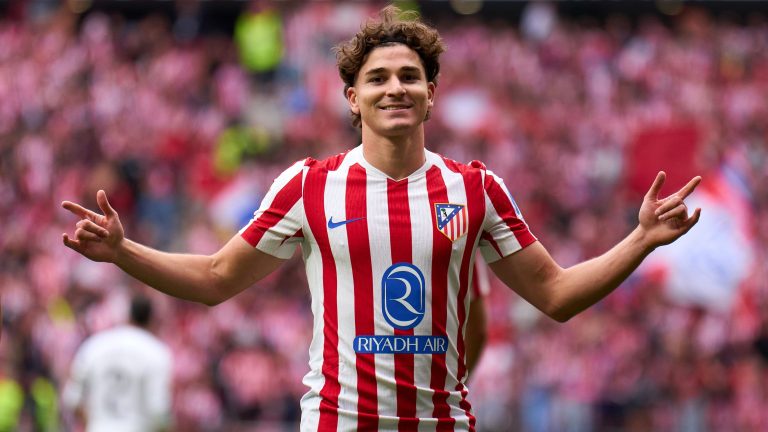 كم مستعد نادي برشلونة أن ينفق على جوليان ألفاريز؟ بطل الدوري الإسباني يحدد سقفًا ماليًا لصفقة الانتقالات الأكثر أهمية في الصيف | العربية Goal.com