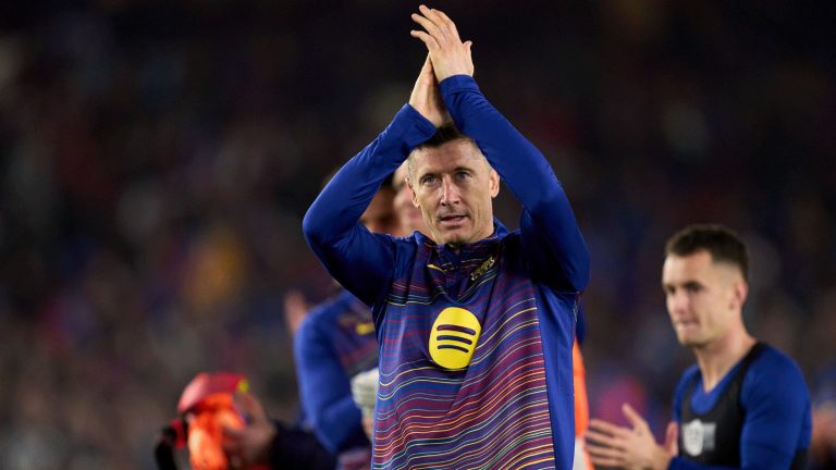 لقاء خلال مباراة المنتخب البولندي: يبدو أن أحد الأندية الكبرى يسعى جاهدًا للتعاقد مع نجم برشلونة روبرت ليفاندوفسكي | العربية Goal.com