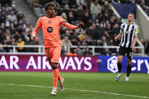 لقطات من مباراة نيوكاسل وبرشلونة