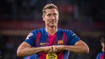 ليفاندوفسكي يؤكد استمراره مع برشلونة: “موقفي لم يتغير