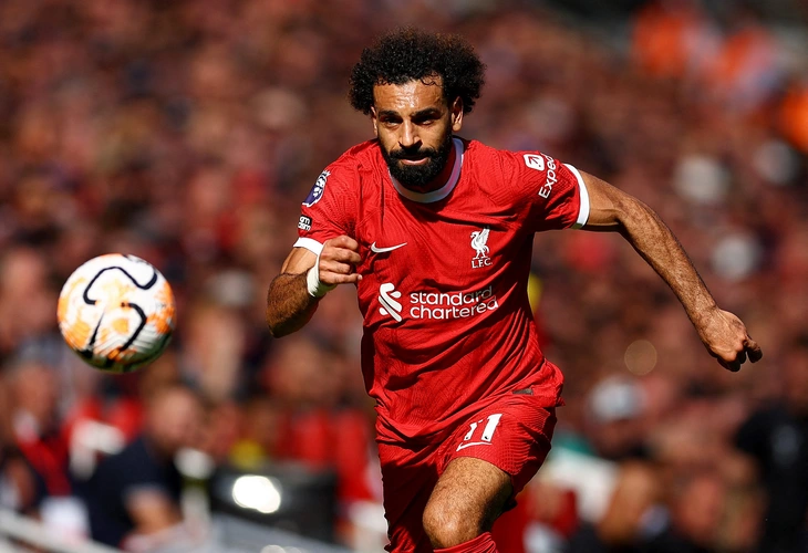 محمد صلاح يحمل كأس دوري أبطال أوروبا