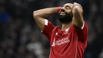 محمد صلاح يغادر ليفربول بعد تراجع أدائه في الملعب