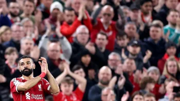 مشجعو ليفربول يتفاجؤون برحيل صلاح: كيف سيكون مستقبل الفريق بدونه؟